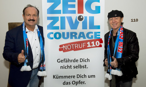 Bandleader und Songwriter Klaus Meine wirbt mit Günter Koschig vom Weißen Ring für mehr Zivilcourage.