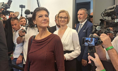 Sahra Wagenknecht, Katja Wolf und Steffen Schütz am Wahlabend in Thüringen (Archiv)