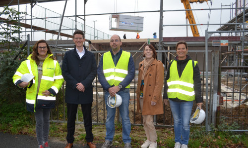 Marta Olejnik (MOD21), Bürgermeister Tobias Grünert, René Plümecke (Fachdienstleitung Hochbau), Erste Gemeinderätin Britta Schwartz-Landeck und Sina Rade (Ingenieurbüro Papendieck&Rade) (v. li.).