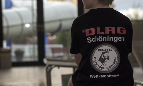 Das Team des Badezentrums Negenborn und die DLRG-Ortsgruppe Schöningen blicken stolz auf das erfolgreiche 12-Stunden-Schwimmen 2024 zurück und freuen sich auf die Siegerehrung im Schöninger Rathaus.