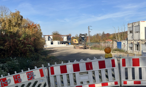 Die Brücke soll nun erst im kommenden Jahr fertig werden. 