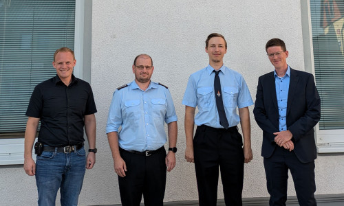 v.l.: Dennis Kopaniarz (Fachdienstleiter Personal, Organisation und Feuerwehr), Ortsbrandmeister Michael Polewazyk, stellv. Ortsbrandmeister Markus Bigalke (kommissarische) und Bürgermeister Tobias Grüner.