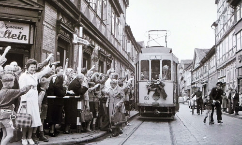 Die letzte Fahrt der Straßenbahn in Wolfenbüttel im Jahr 1954.