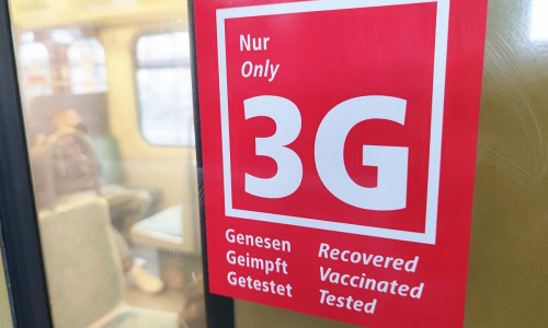 3G-Hinweis in einer S-Bahn (Archiv)