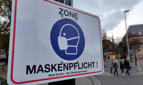 Maskenpflicht in der Innenstadt von Emden (Archiv)