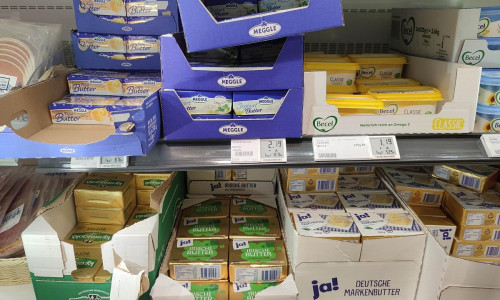 Butter in einem Supermarkt (Archiv)