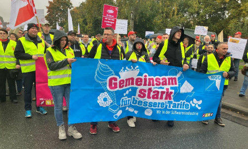 Aktionstag in Hannover aller Streikenden in der Süßwarenindustrie Niedersachsen und Bremen, an der auch die Streikenden von Lorenz Bahlsen in Hankensbüttel teilnahmen.