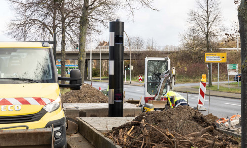 Ähnlich wie hier in der Braunschweiger Straße steht auch in Thiede seit Anfang 2025 ein neuer Blitzer (Archivbild).
