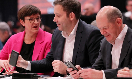 Saskia Esken, Lars Klingbeil, Olaf Scholz (Archiv)