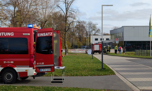 Am Stadtbad Okeraue kommt es aktuell zu einem Feuerwehreinsatz.