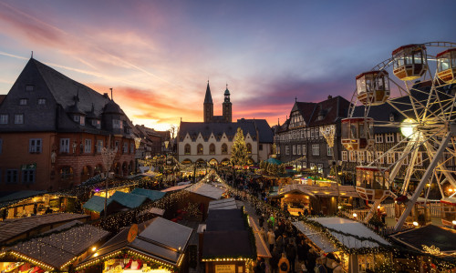 Vom 27. November bis 30. Dezember lassen der Weihnachtsmarkt & Weihnachtswald die Goslarer Altstadt wieder in festlichem Glanz erstrahlen