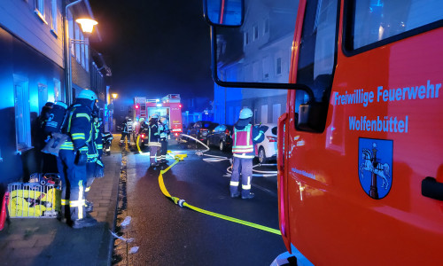 Die Feuerwehr war mit etlichen Kameraden vor Ort.