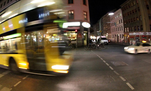 Nachtbus in Berlin-Kreuzberg (Archiv)