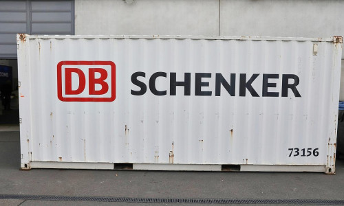 Container mit Logo von DB Schenker (Archiv)