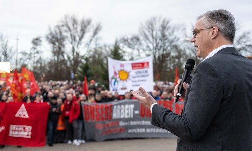 Gunnar Groebler, Vorstandsvorsitzender der Salzgitter AG, sprach zu den Beschäftigten.