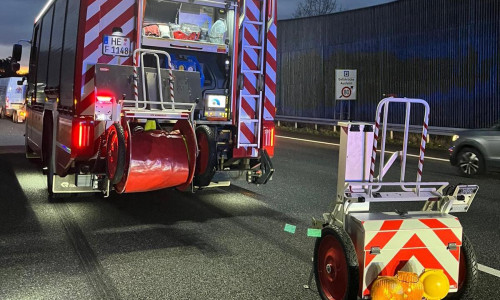 Einmal mehr musste die Feuerwehr auf der A2 Hilfe leisten.