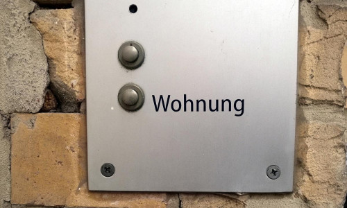 Klingel an einer Wohnung (Archiv)