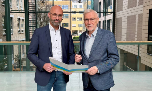 Treffen sich regelmäßig zum Austausch: Klinikumsdirektor André Koch (li.) und der Vorsitzende des Fördervereins des Klinikum Wolfsburg e. V., Dr. Arved Heinz.