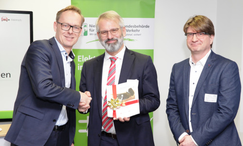 Klaus Benscheidt, Stadtbaurat der Stadt Wolfenbüttel, Präsident der NLStBV Timo Quander und Claus Pahlitzsch, Leiter des Referates für Nachhaltigkeit und Klimaschutz im Landkreis Wolfenbüttel (v. li.).