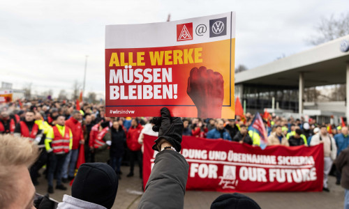 Bundesweit nahmen etwa 66.000 VW-Beschäftige an den Warnstreiks teil. 