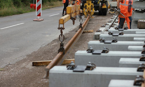 Bauarbeiten an einer Bahnstrecke (Archiv)