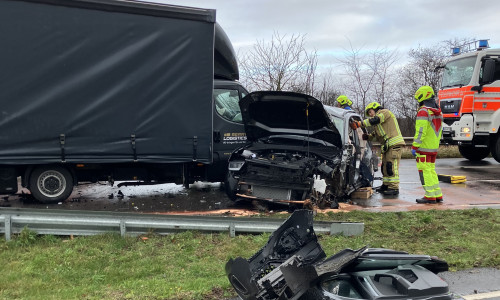 Der T-Roc war gegen den Transporter geknallt.