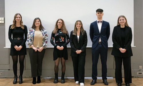 Die Preisträgerinnen und der Preisträger des Braunschweiger Bürgerpreises: Ronja Friedhoff, Lisa-Marie Jalyschko, Luca Madita Nieding, Nele Rosenkranz, Georg Schewtschuk und Larissa Ornat (v.li.). 