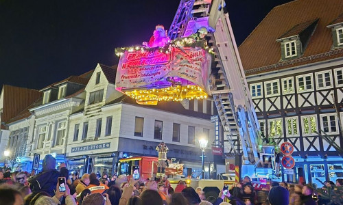 Viel Publikum begrüßte den Weihnachtsmann.