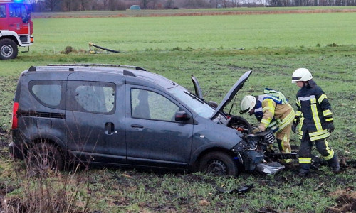 Der verunfallte Dacia.