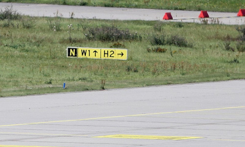 Start- und Landebahn an einem Flughafen (Archiv)