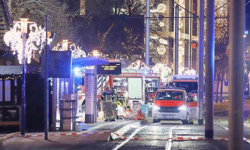 Auto rast auf Magdeburger Weihnachtsmarkt in Menschenmenge am 20.12.2024