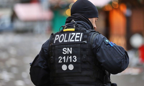 Polizei am Tatort nach Anschlag auf Magdeburger Weihnachtsmarkt am 21.12.2024