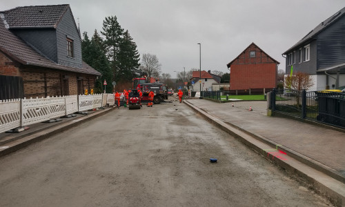 Das laufende Bauprojekt auf der Schapener Straße in Weddel.