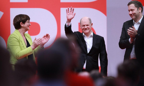 Saskia Esken, Olaf Scholz, Lars Klingbeil (Archiv)