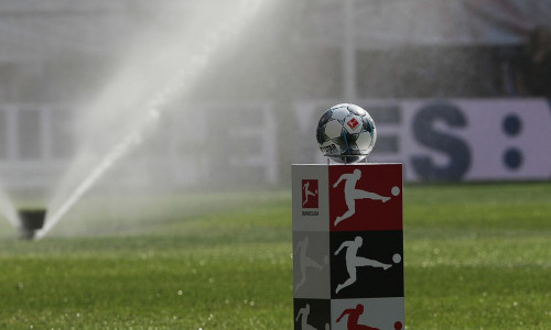 Bundesliga-Fußball vor dem Anstoß (Archiv)