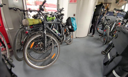 Fahrradmitnahme in einem Regionalzug (Archiv)