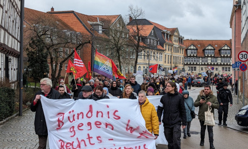Die Kundgebung des Bündnis gegen Rechtsextremismus endete mit einem Demonstrationszug durch die Innenstadt von Wolfenbüttel.