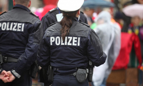 Polizei im Karneval (Archiv)