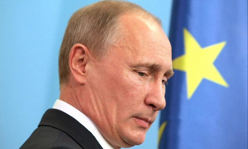 Wladimir Putin vor EU-Fahne (Archiv)