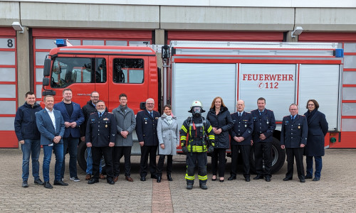 Foto-Termin zum Atemschutzverbund vor der Feuerwehrtechnischen Zentrale (FTZ) des Landkreises Peine 
