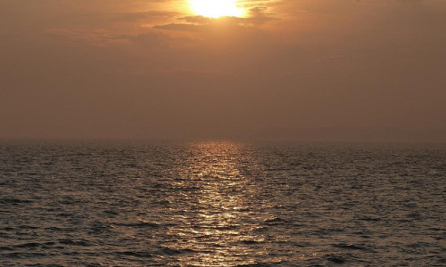 Sonnenuntergang über dem Meer (Archiv)