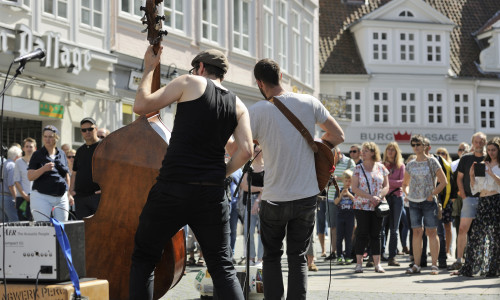 Internationale Musikerinnen und Musiker machen die Braunschweiger Innenstadt beim Straßenfestival Buskers zu ihrer Bühne.