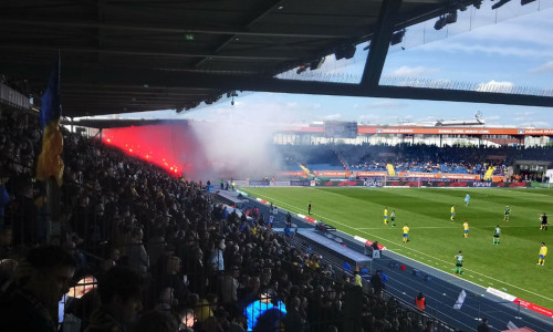 Eintracht kritisiert den Einsatz von Pyrotechnik im Eintracht-Stadion.
