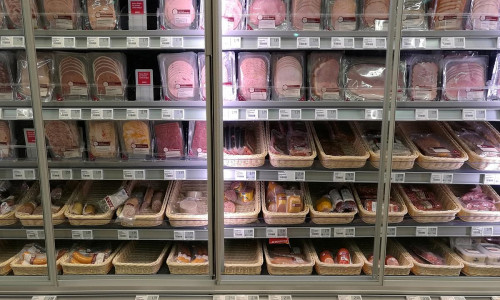 Fleisch und Wurst im Supermarkt (Archiv)