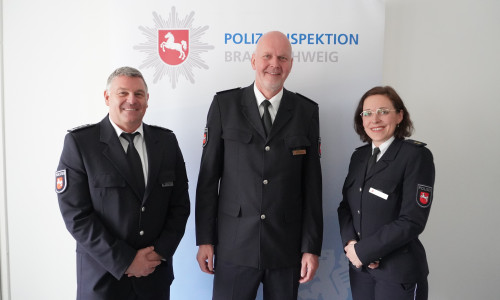 Torsten Ahrens (li.), Thomas Bodendiek, Leiter der Polizeiinspektion Braunschweig, und Daniela Kühl.