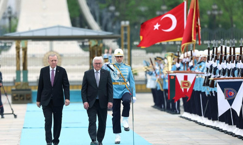 Frank-Walter Steinmeier wird am 24.04.2024 von Recep Tayyip Erdogan in Ankara empfangen