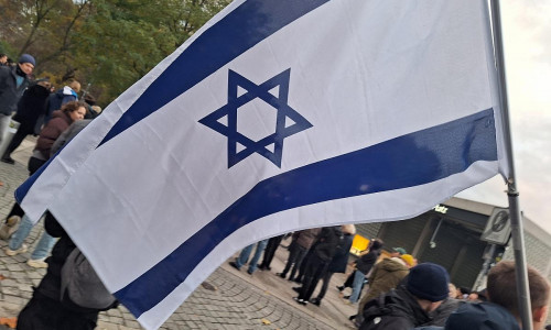 Israelische Fahne auf Pro-Israel-Demo (Archiv)