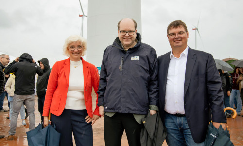 v.l.: Bärbel Heidebroek, Niedersächsische Energieminister Christian Meyer, Alexander Heidebroek.