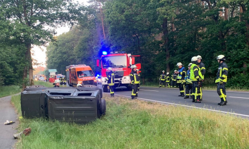 Der Wagen war auf der Fahrerseite gelandet.