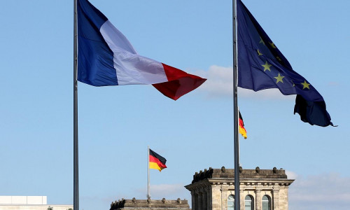 Fahnen von Deutschland, Frankreich und der EU (Archiv)